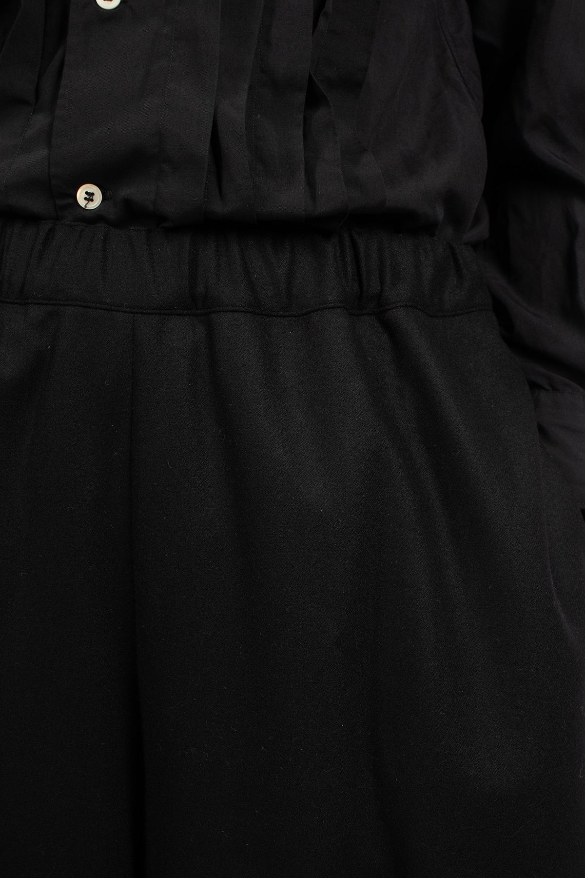 Curve Seam Tapered Pants Black