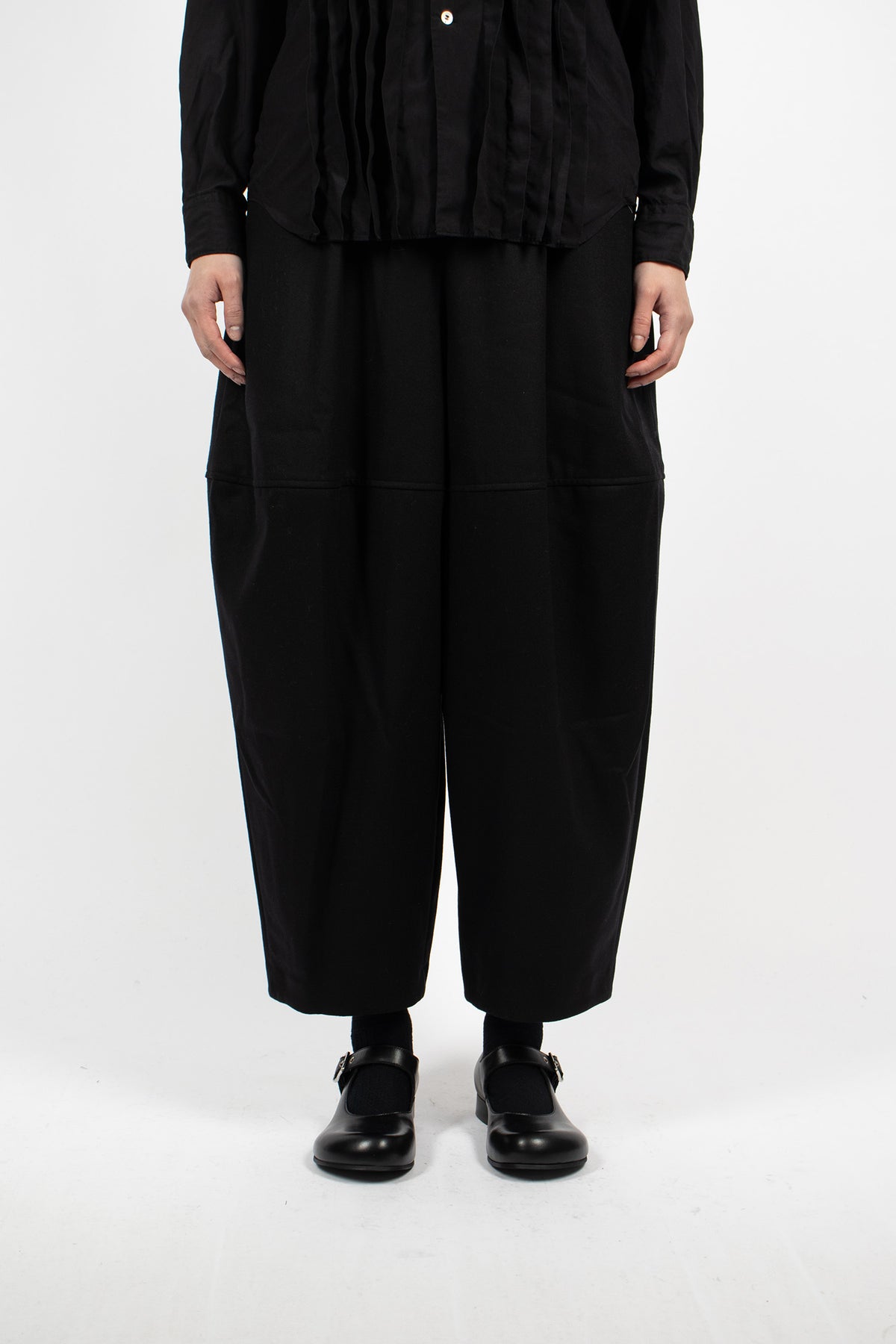 Curve Seam Tapered Pants Black