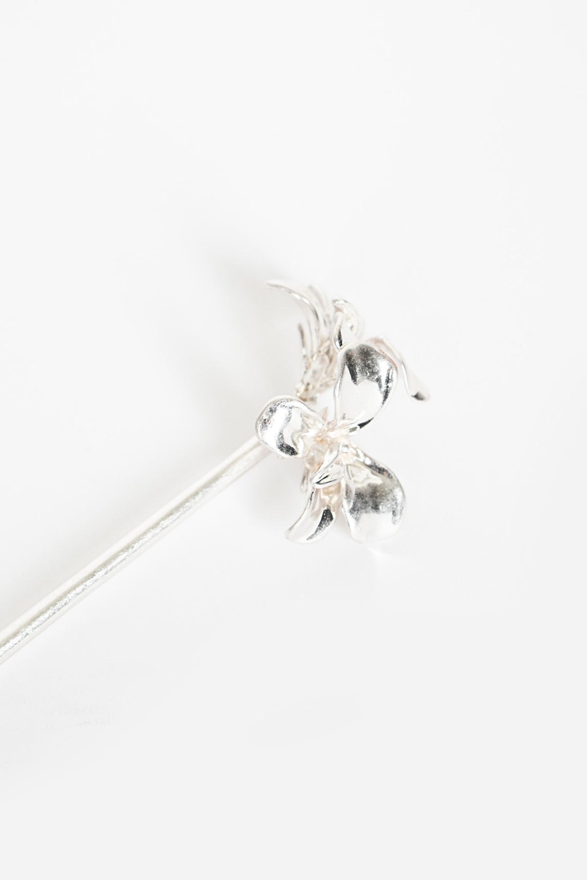 Flower Crochet Needle Brooch Silver