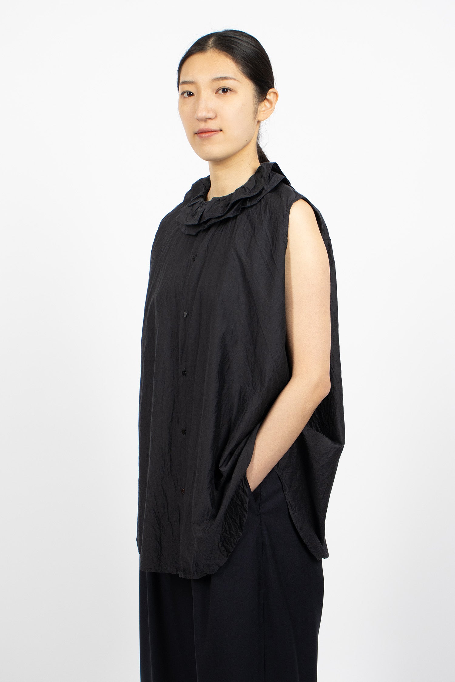 Ruffle Collar Sleeveless Shirt Black Navy