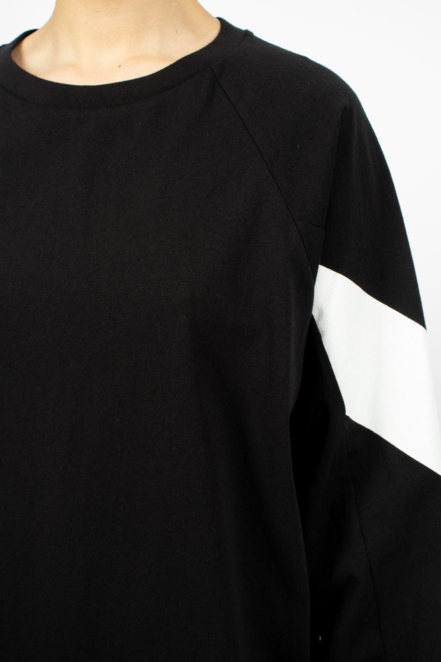 Chevron Raglan L/S Tee Black