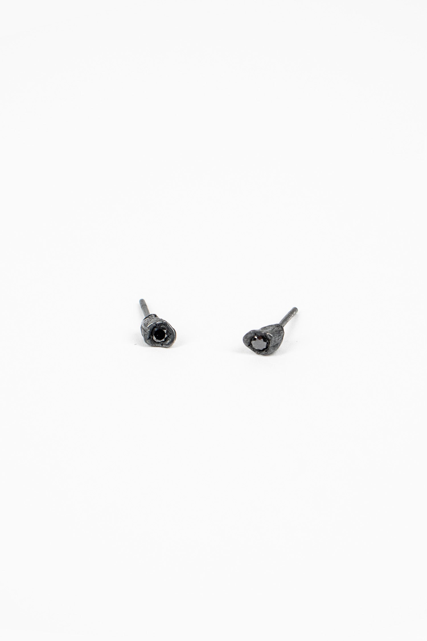 Wita Stud Earrings Black Diamond
