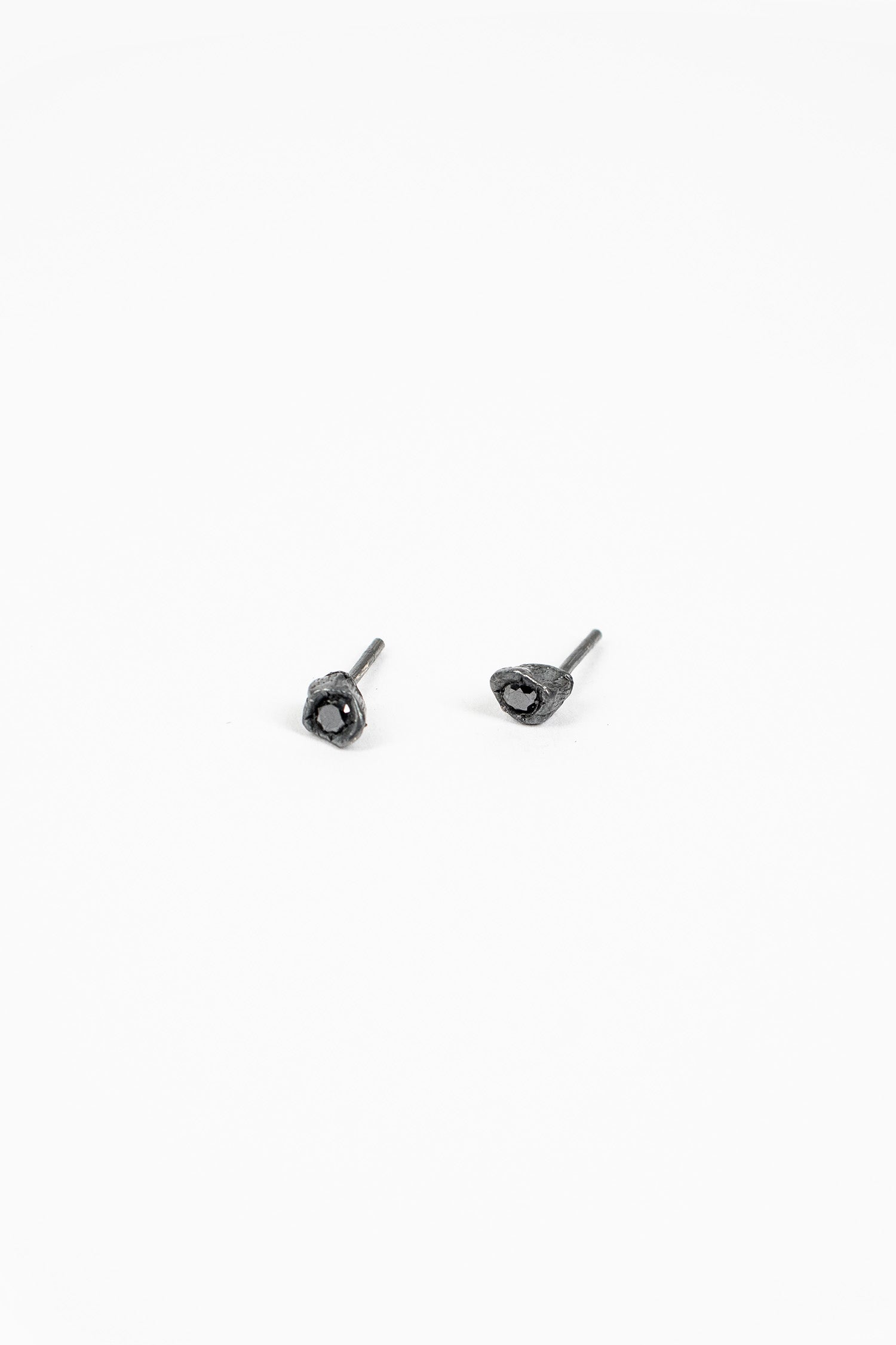 Wita Stud Earrings Black Diamond