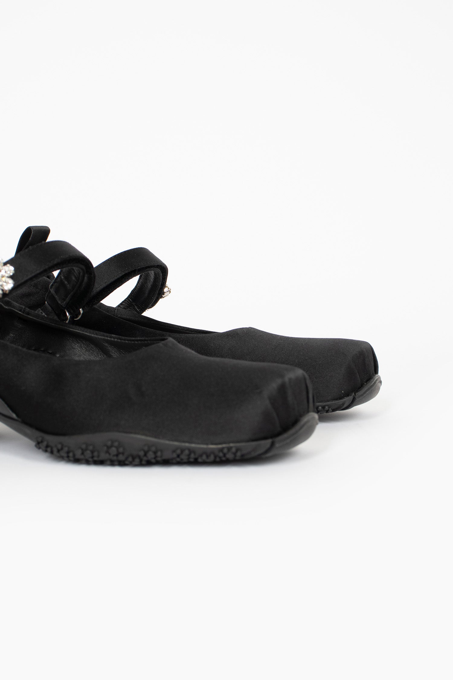 Embellished Ballet Runner Black/Pearl/Clear