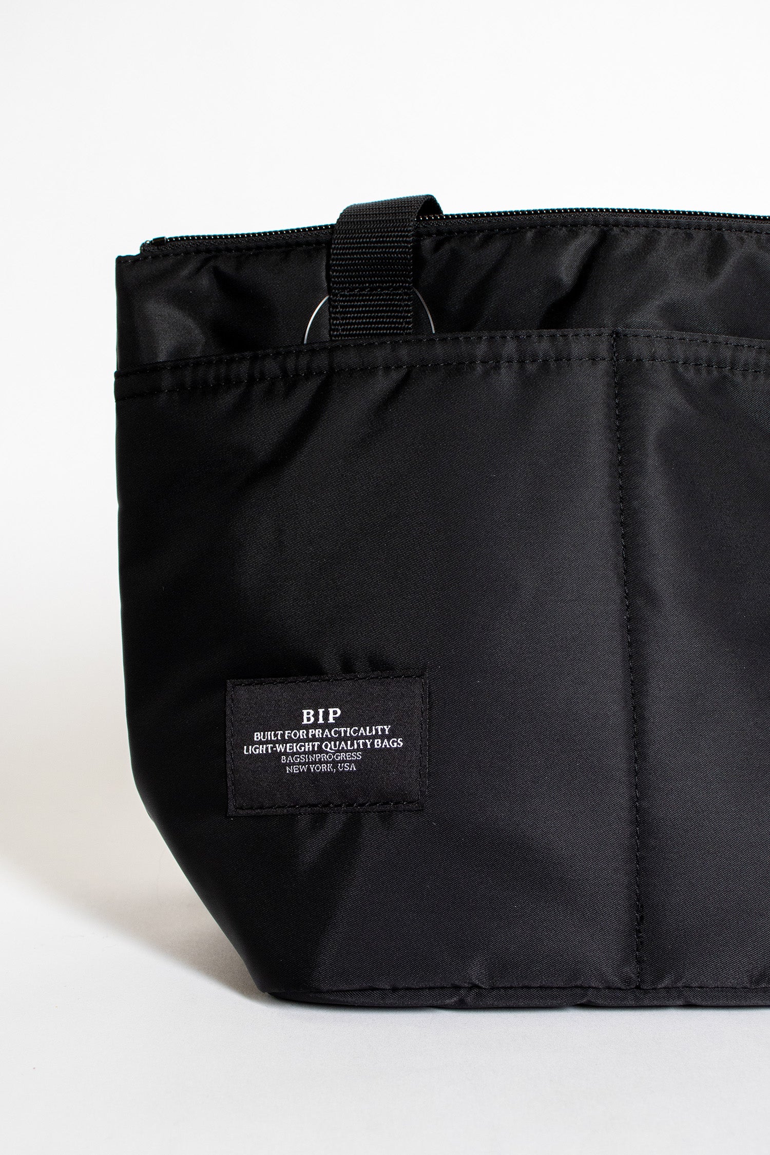 Small Zipper Duffle Black Puffer